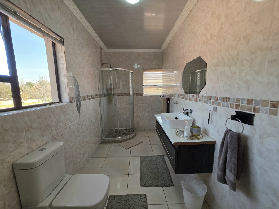 4 Bedroom Property for Sale in Flamingo Park Free State